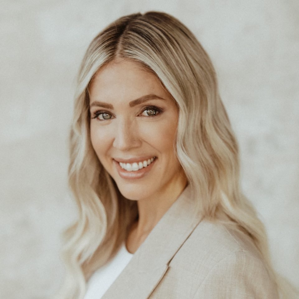 Dr Andrea Dernisky